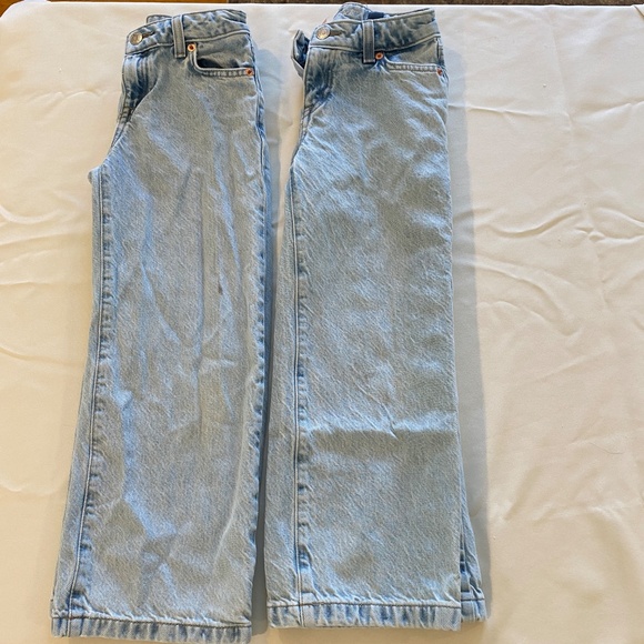 LOT OF 2 GIRLS MID RISE WIDE LEG JEANS CAT AND JACK SIZE 6 LIGHT WASH - Picture 1 of 3